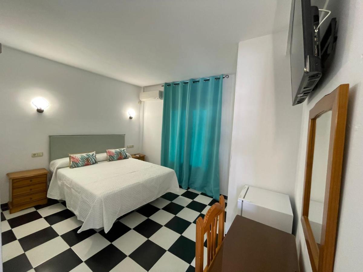Micaela Charming Hostal Торремолинос Экстерьер фото