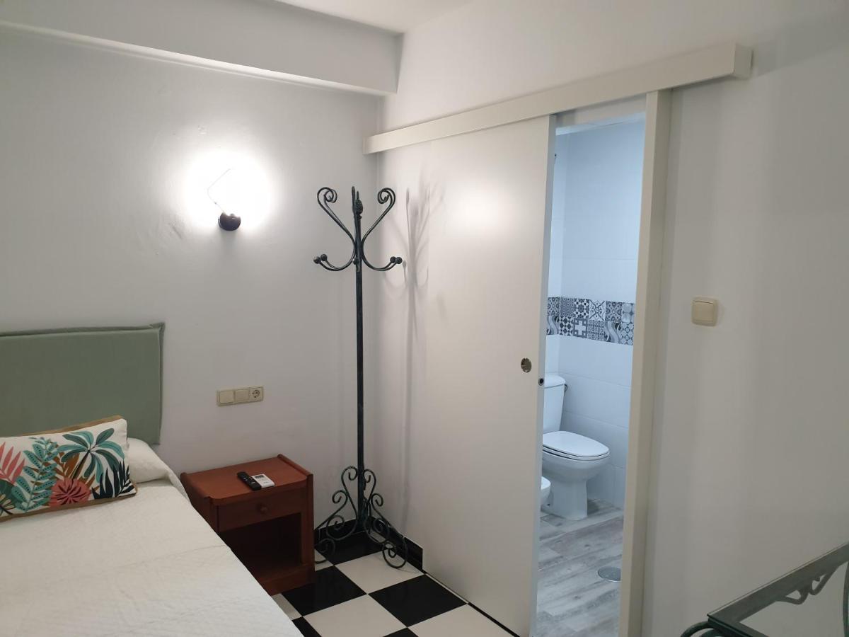 Micaela Charming Hostal Торремолинос Экстерьер фото