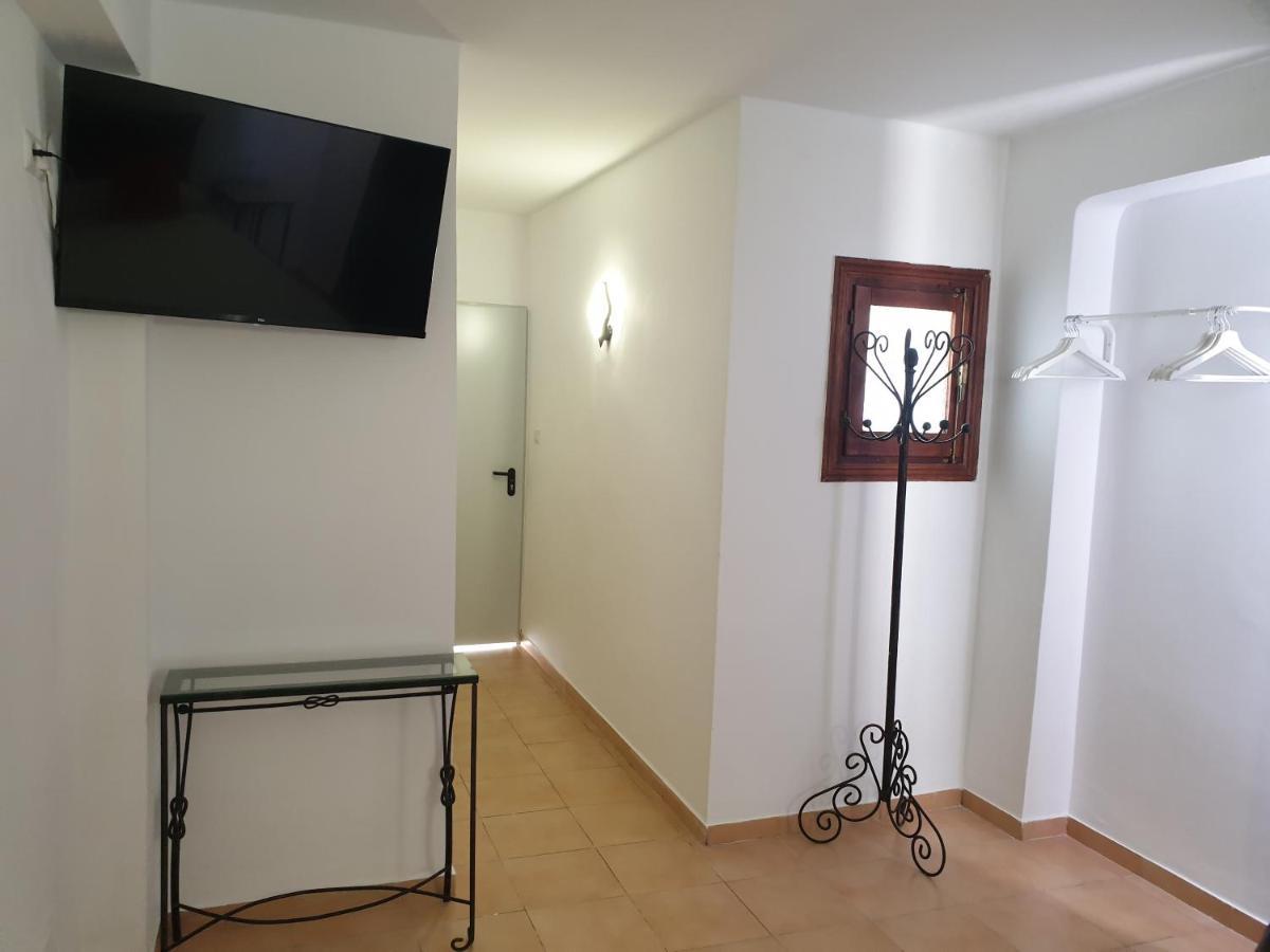 Micaela Charming Hostal Торремолинос Экстерьер фото