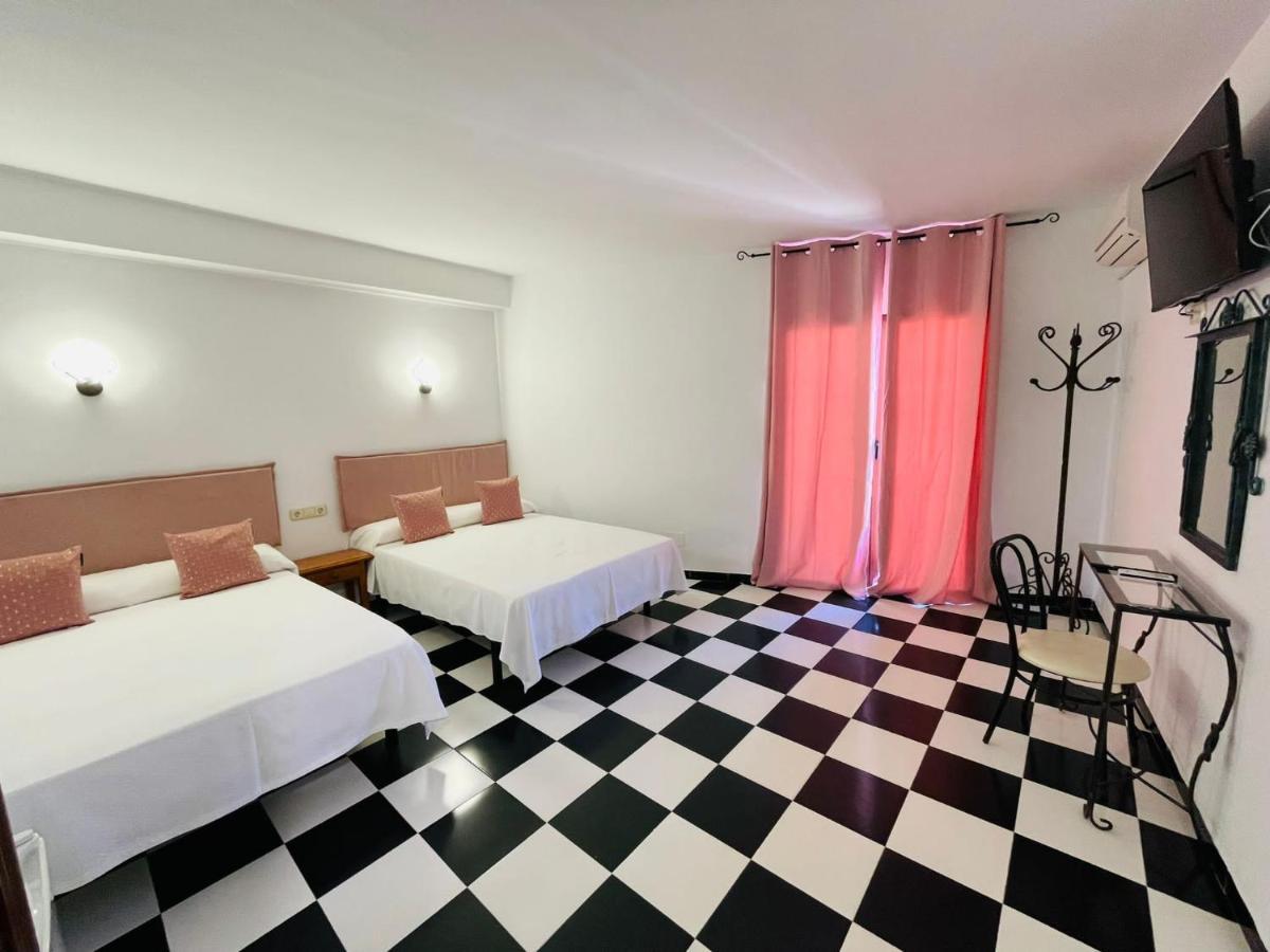 Micaela Charming Hostal Торремолинос Экстерьер фото