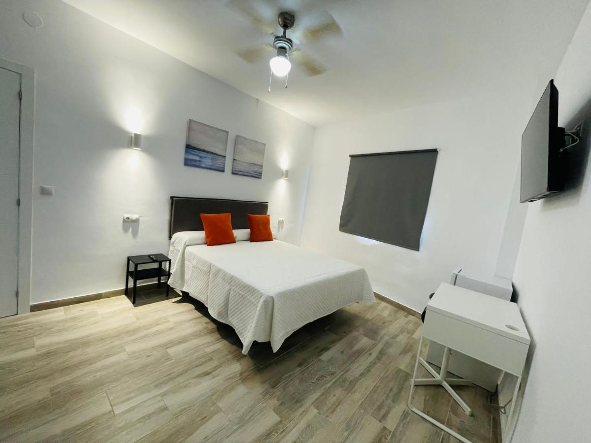 Micaela Charming Hostal Торремолинос Экстерьер фото