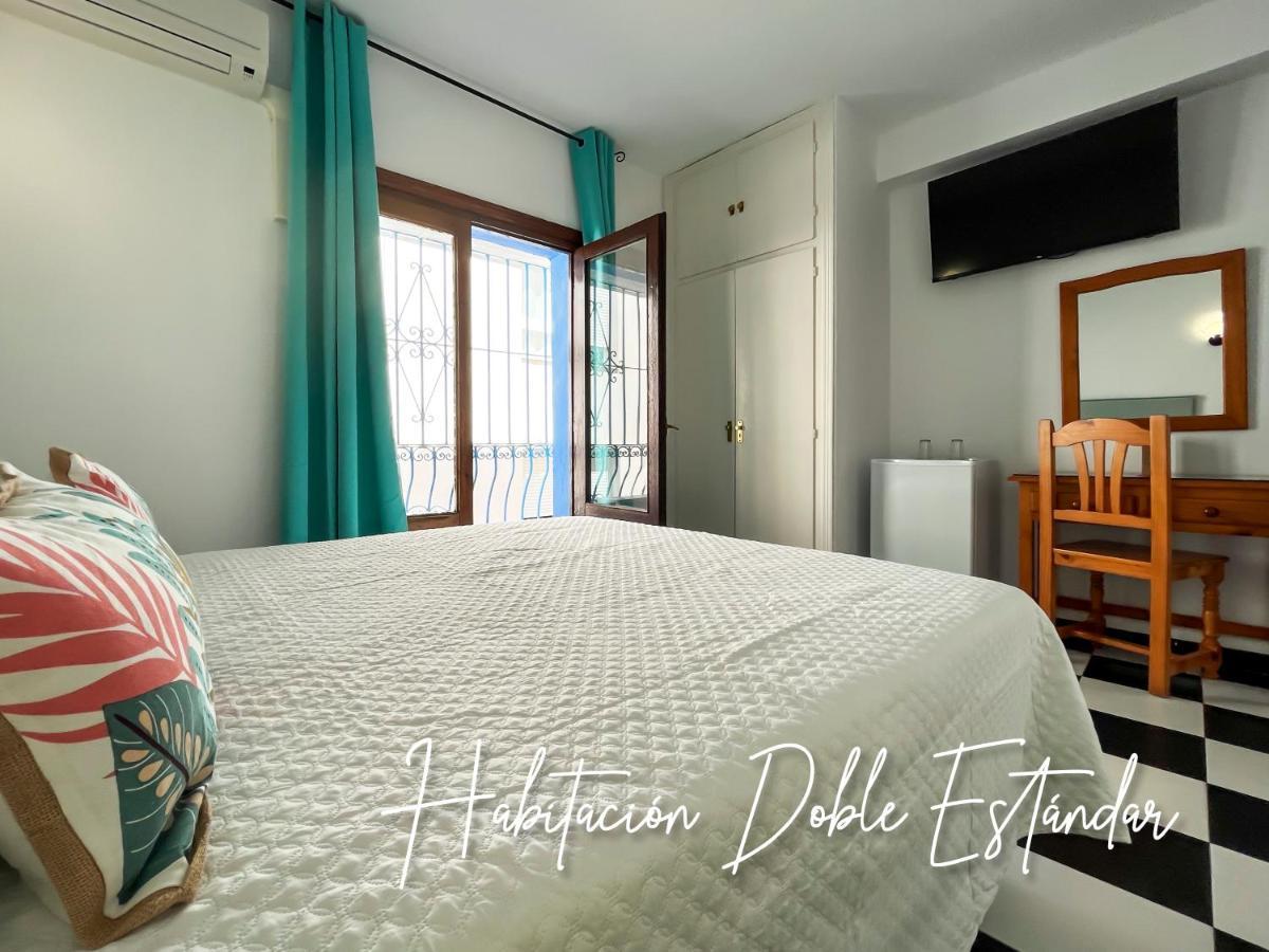 Micaela Charming Hostal Торремолинос Экстерьер фото