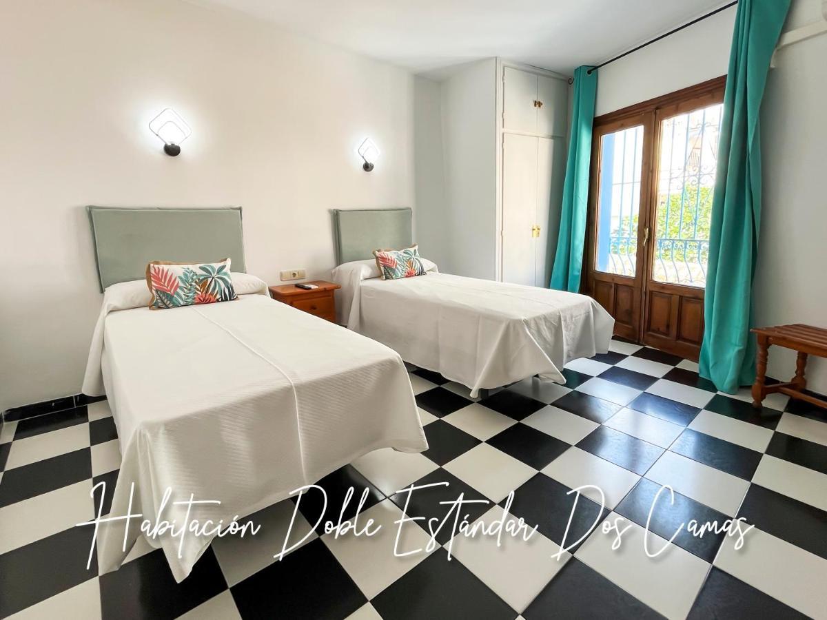 Micaela Charming Hostal Торремолинос Экстерьер фото
