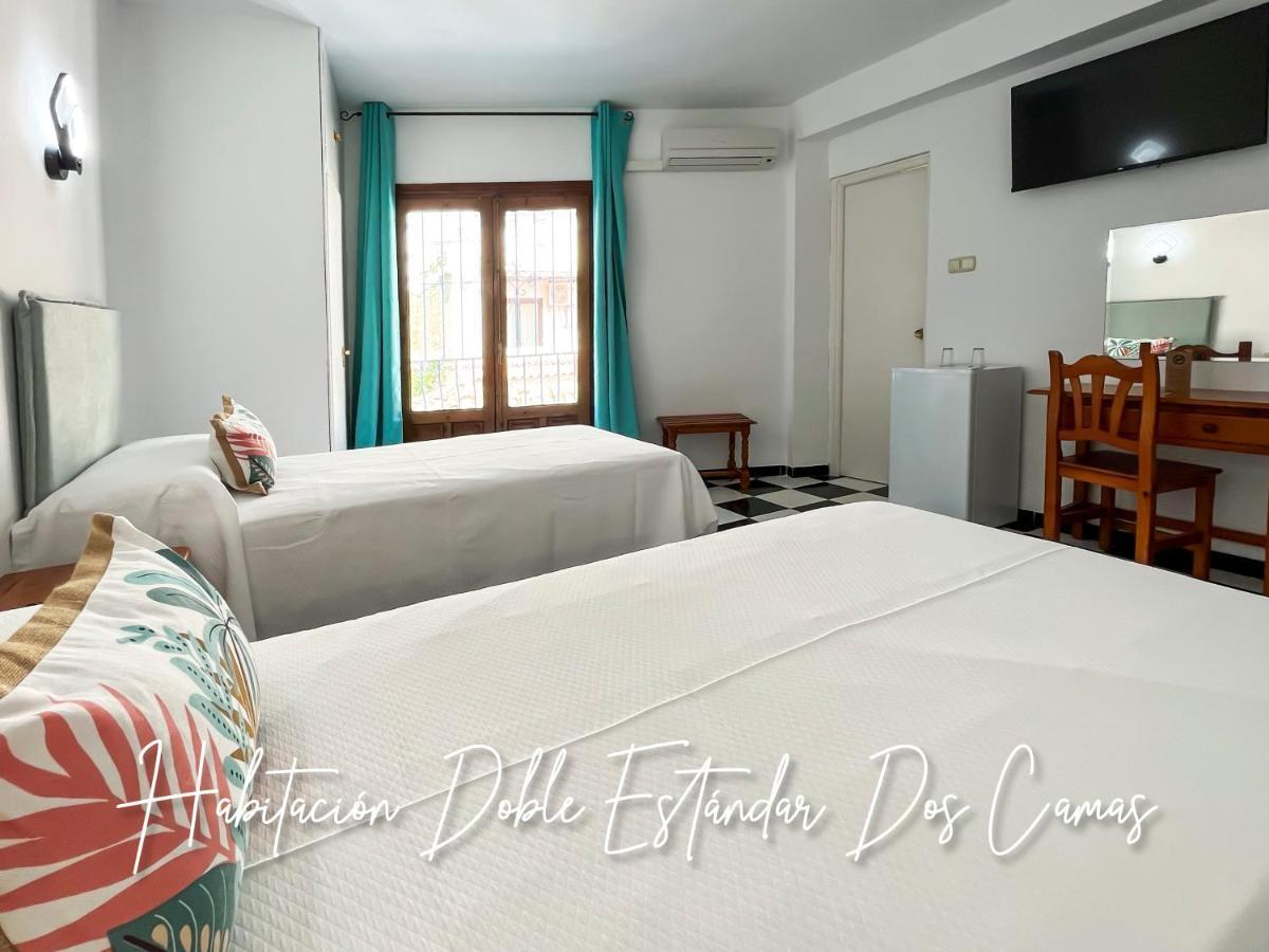 Micaela Charming Hostal Торремолинос Экстерьер фото