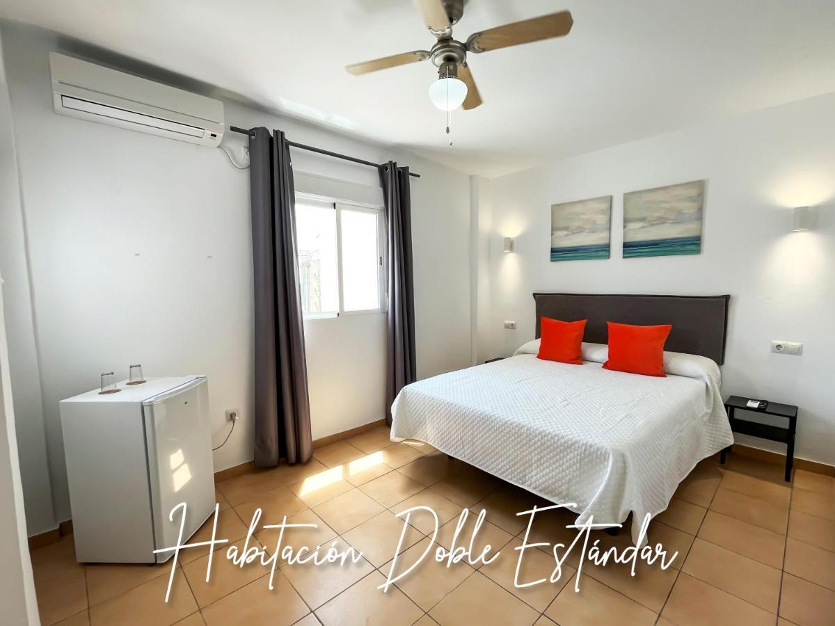 Micaela Charming Hostal Торремолинос Экстерьер фото