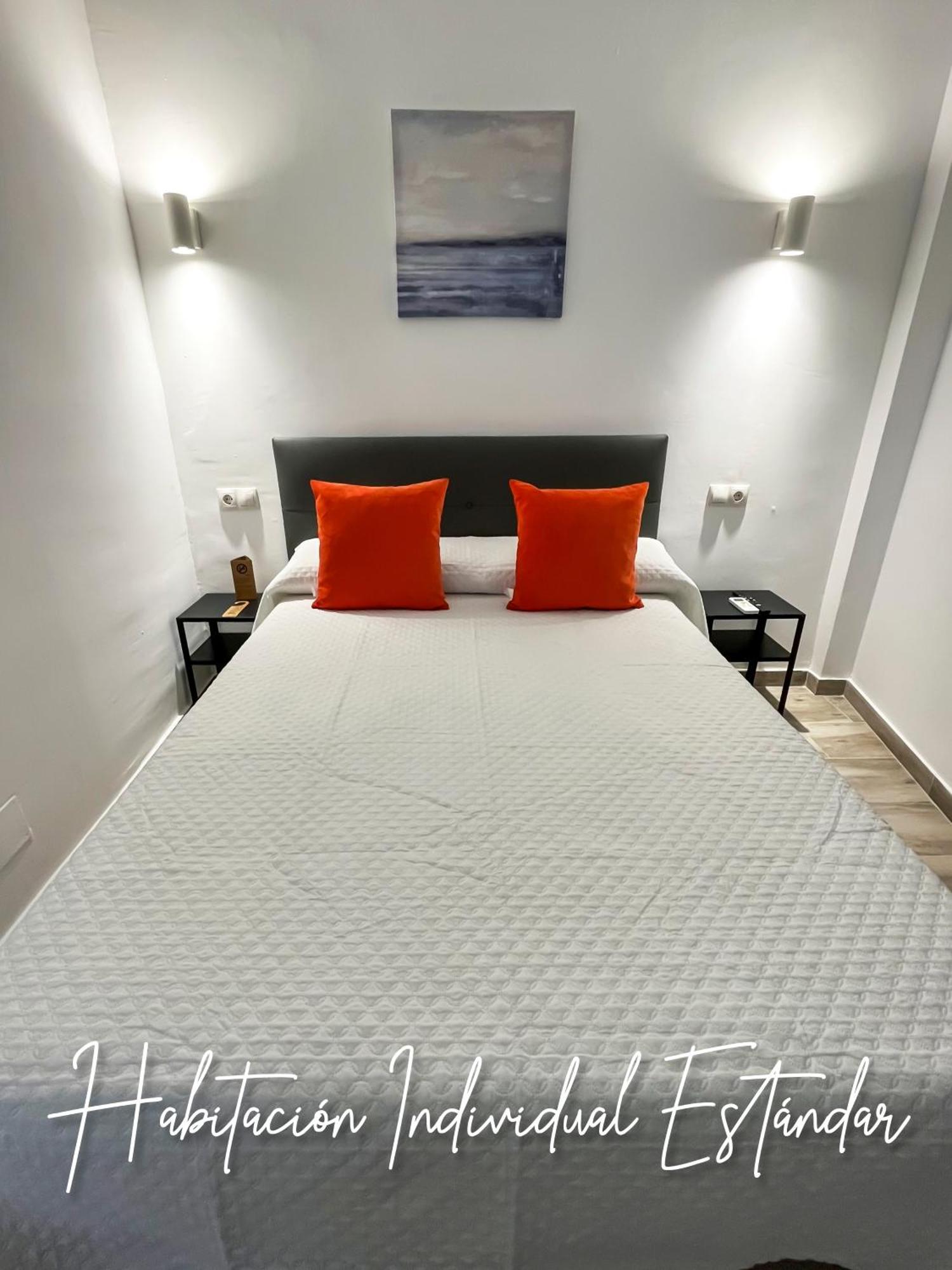 Micaela Charming Hostal Торремолинос Экстерьер фото