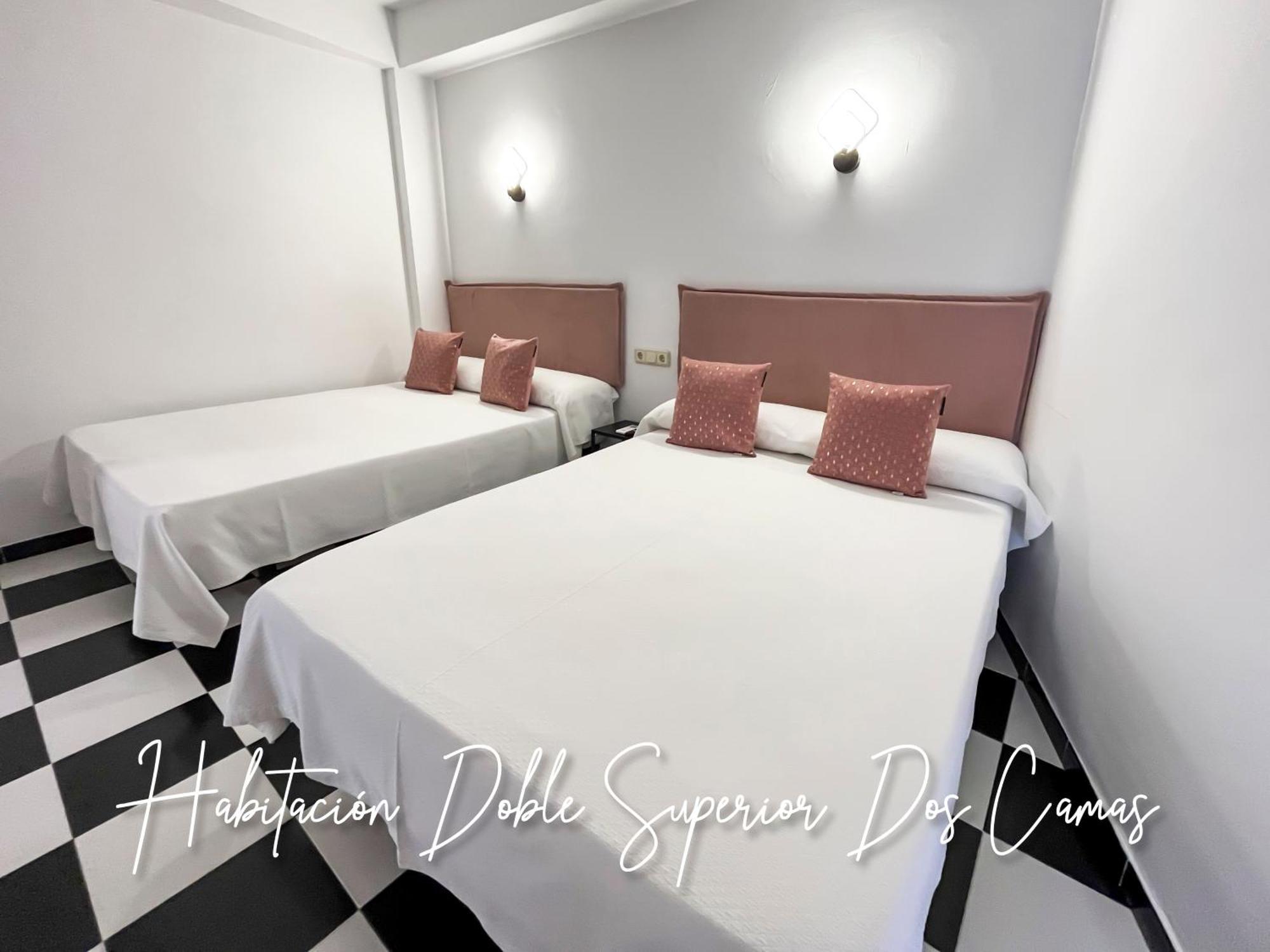 Micaela Charming Hostal Торремолинос Экстерьер фото