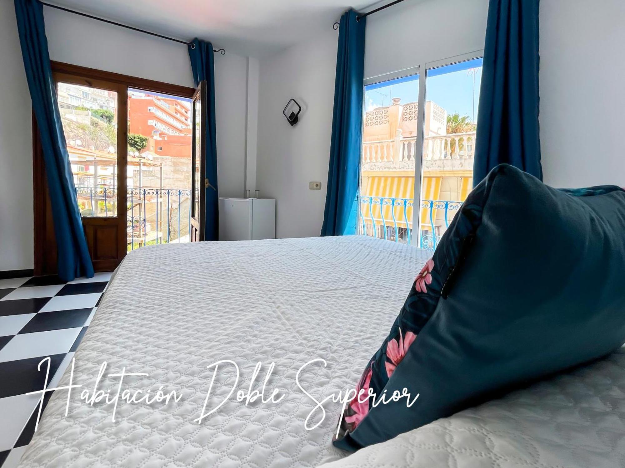 Micaela Charming Hostal Торремолинос Экстерьер фото