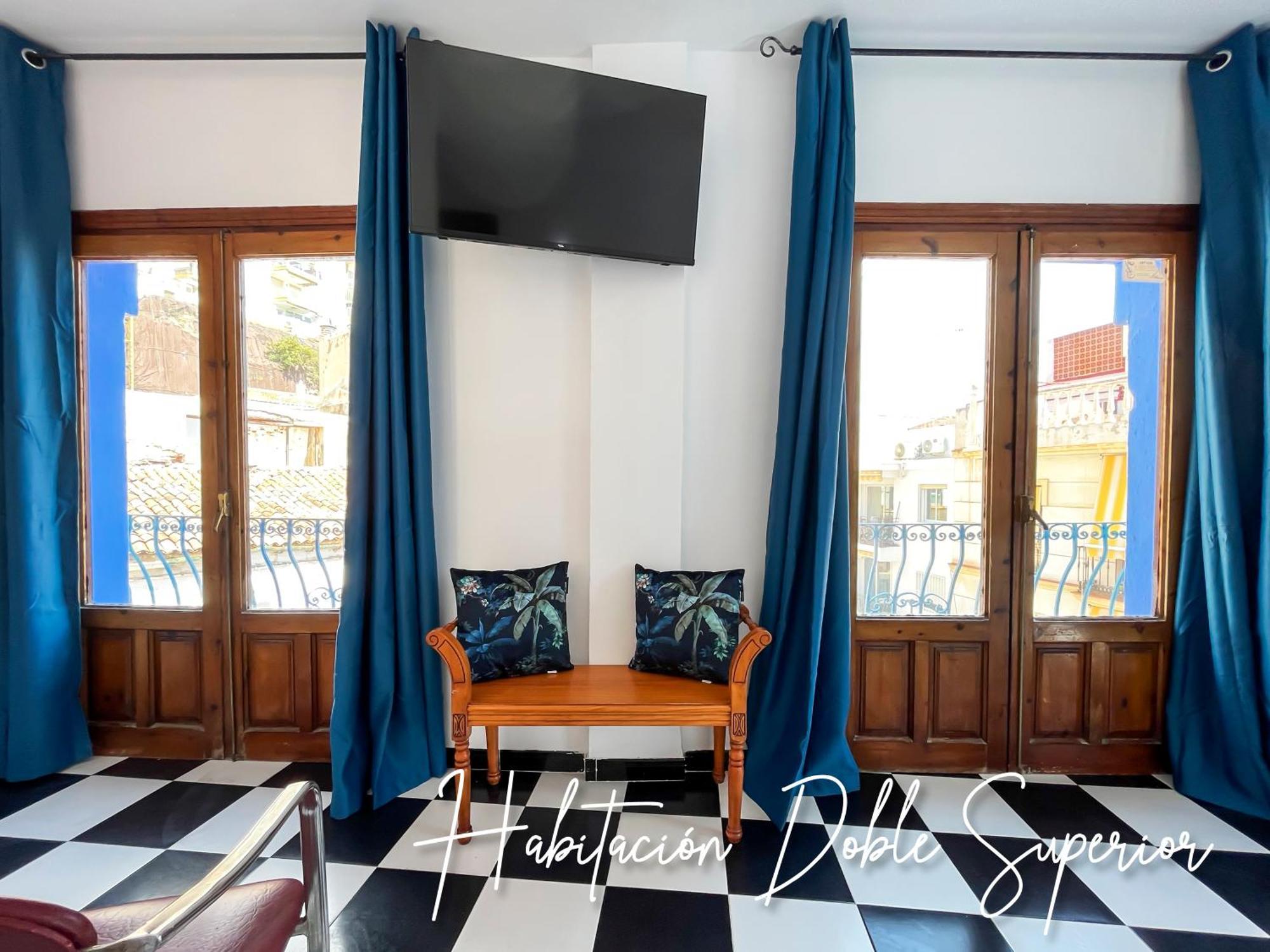 Micaela Charming Hostal Торремолинос Экстерьер фото