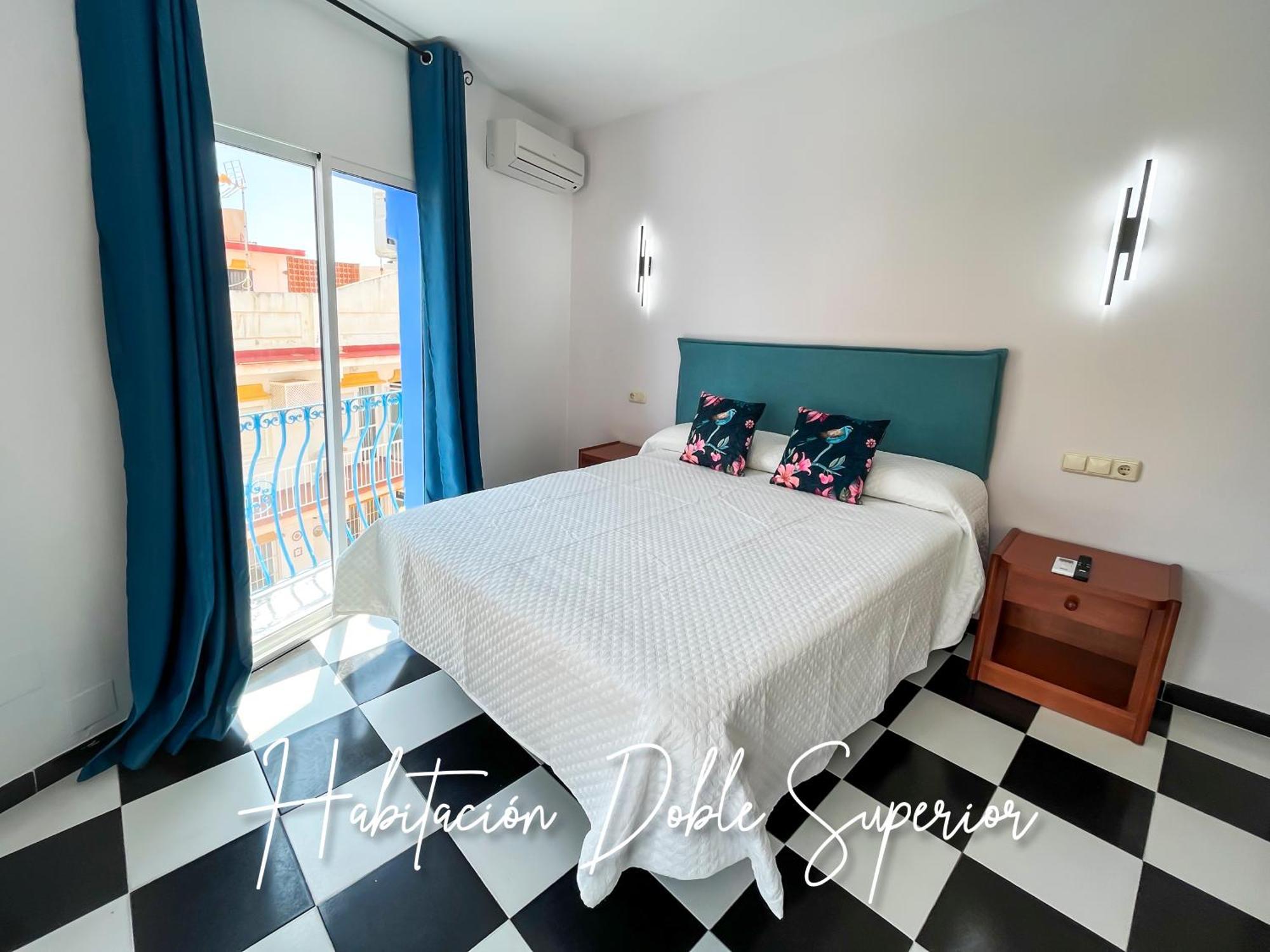 Micaela Charming Hostal Торремолинос Экстерьер фото