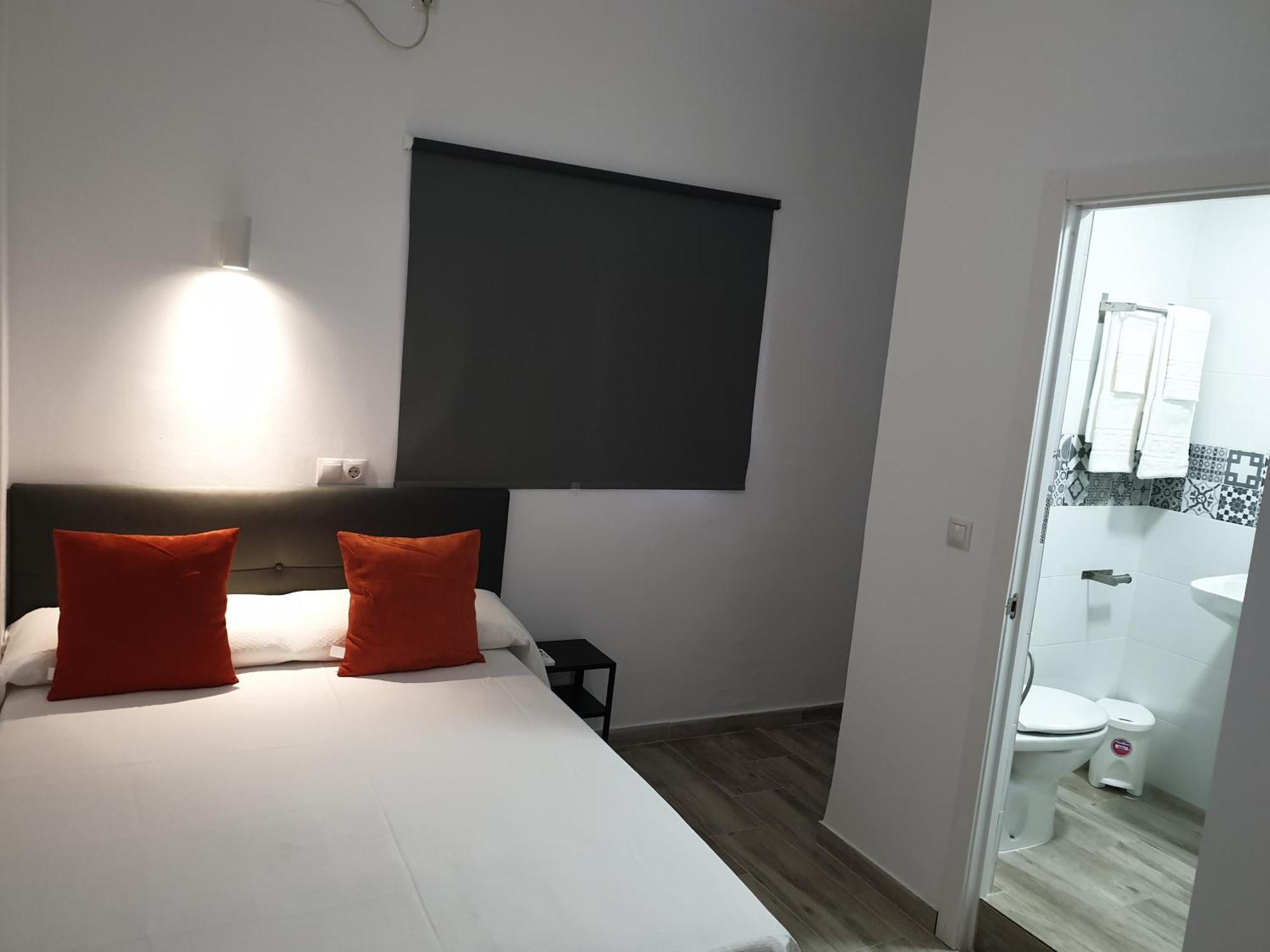 Micaela Charming Hostal Торремолинос Номер фото