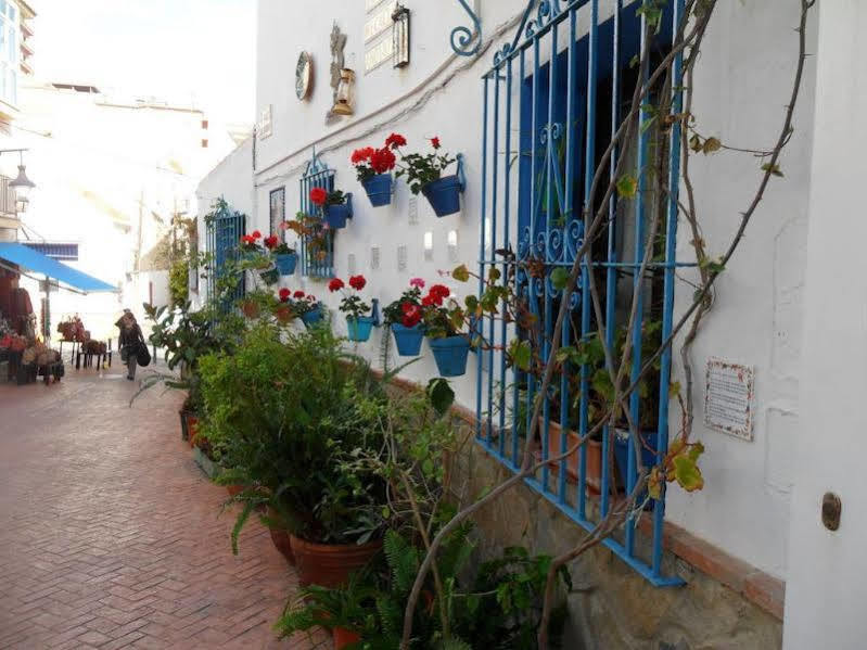 Micaela Charming Hostal Торремолинос Экстерьер фото