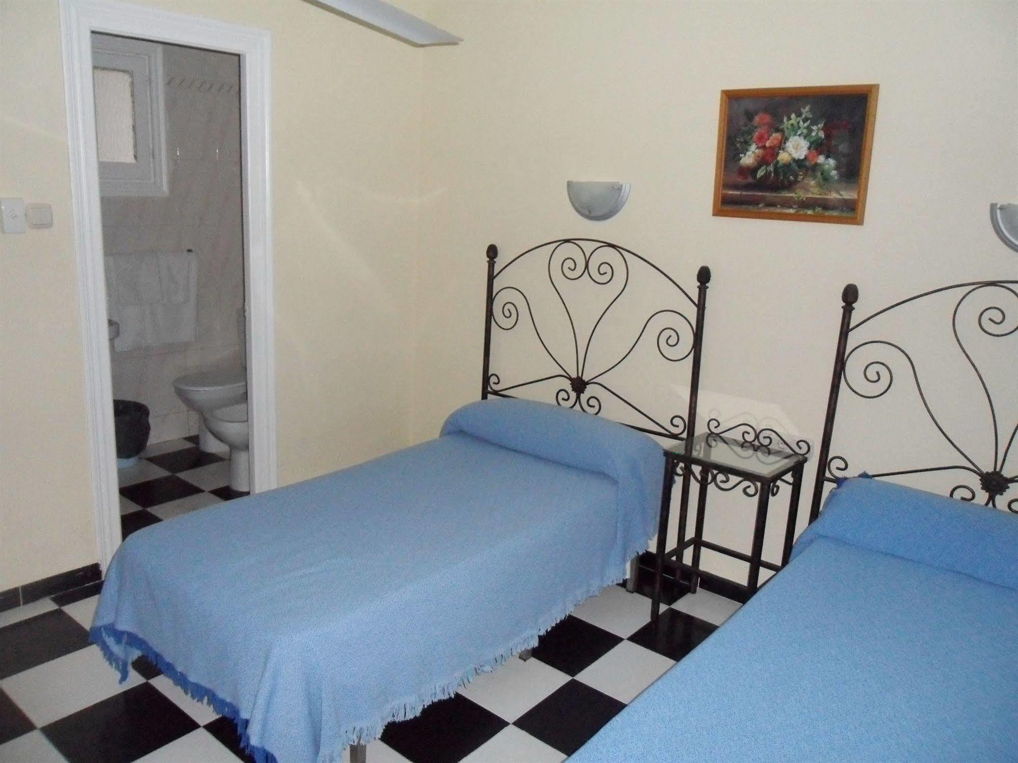 Micaela Charming Hostal Торремолинос Экстерьер фото